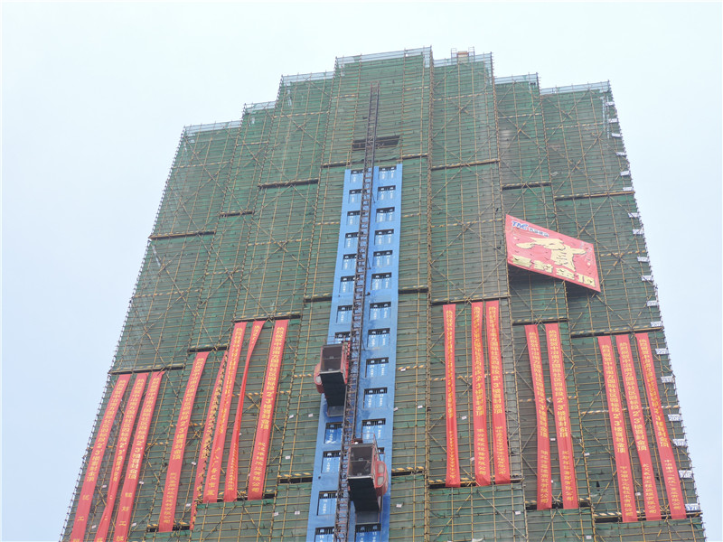 喜報！中冶南方國際社區(qū)一期南區(qū)住宅四標段項目喜封金頂！